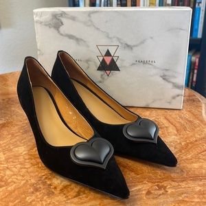 NIB  YOUTHJUNE | Black Heart-Accent Pointed-Toe Leather Pump  ZL618